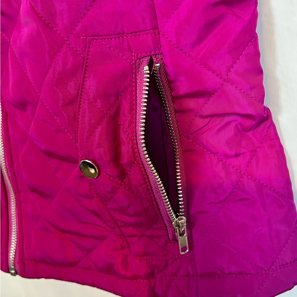 New Women’s Lightweight Quilted Zippered Front Vest / Fits Medium - Picture 3 of 7